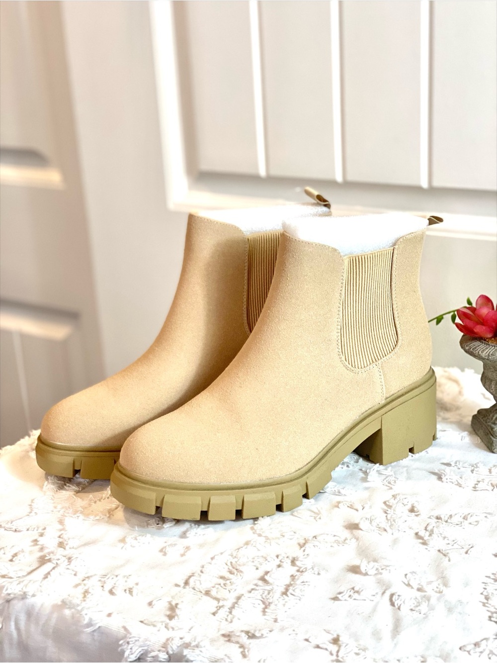 Women's Beige Chelsea Lug-Sole Ankle Boots